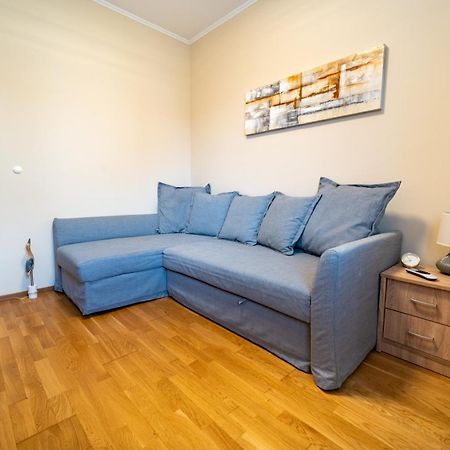 Abg House Ecser Екстериор снимка