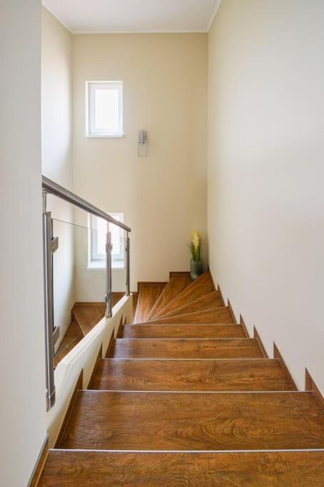 Abg House Ecser Екстериор снимка