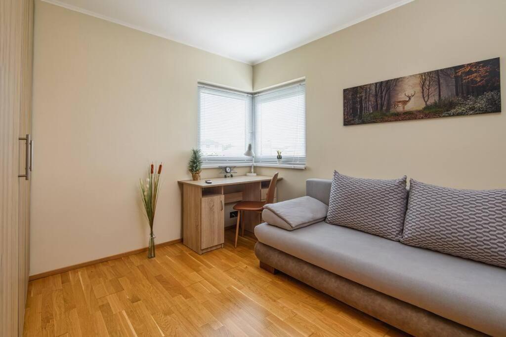 Abg House Ecser Екстериор снимка