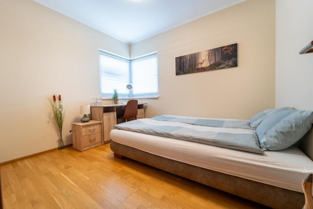 Abg House Ecser Екстериор снимка