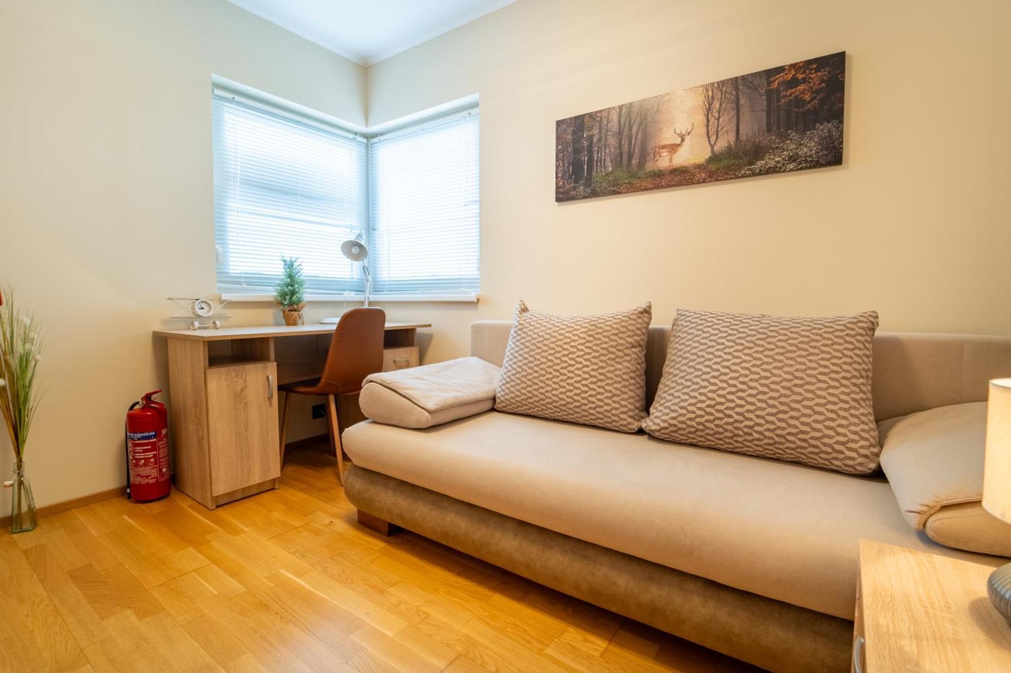 Abg House Ecser Екстериор снимка