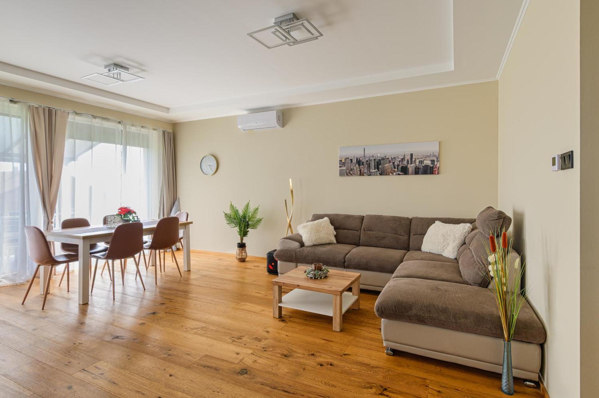 Abg House Ecser Екстериор снимка